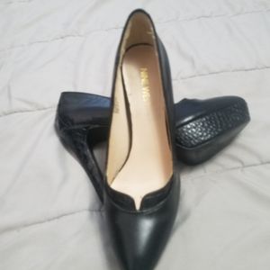 Leather pumps